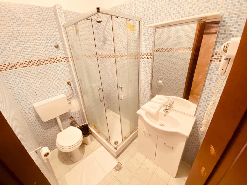 Botel Inn Rzym Zewnętrze zdjęcie