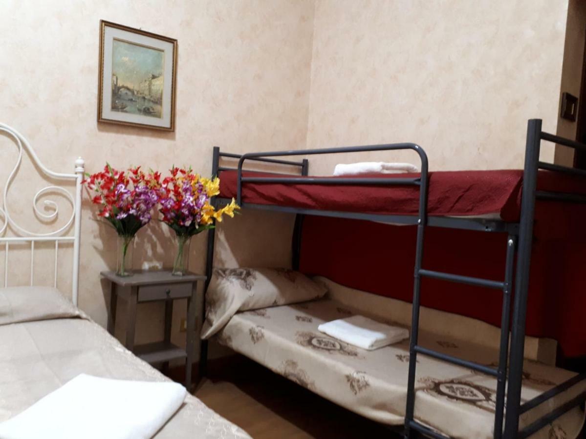 Botel Inn Rzym Zewnętrze zdjęcie