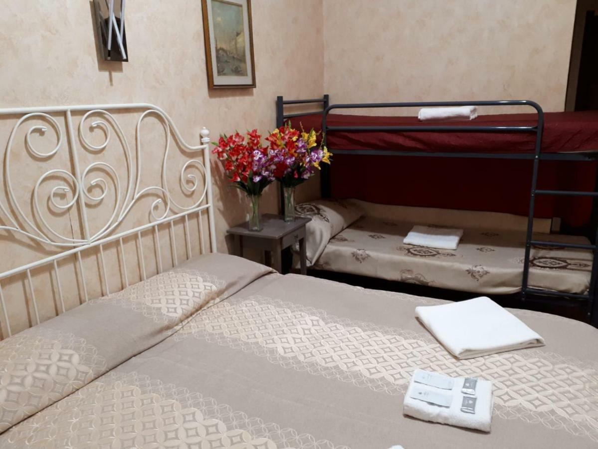 Botel Inn Rzym Zewnętrze zdjęcie